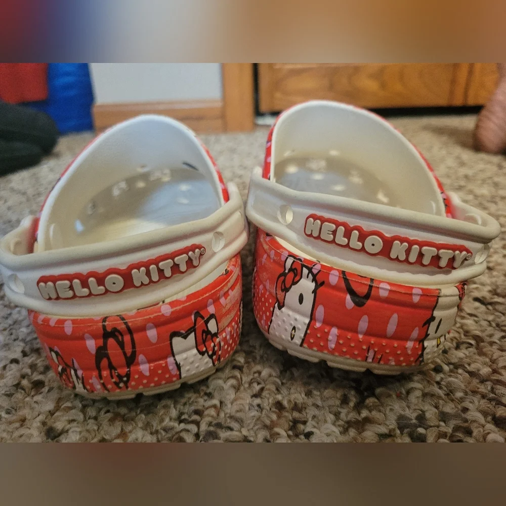CROCS San Rio Hello Kitty Sandals with‎ Playful Design Size J4